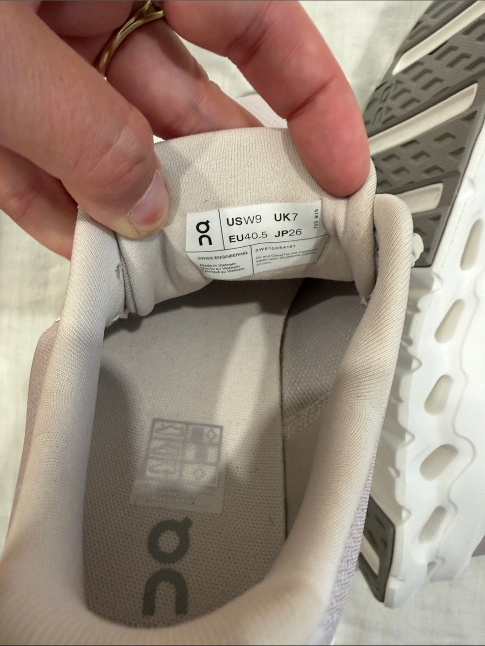 OnCloud women Cloudtilt lavender|white
BESTSELLER
$170 Running Sneakers Sz 9 NEW - Picture 8 of 10
